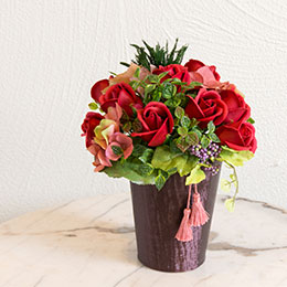 赤系のソープフラワーアレンジメント