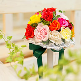 カラフルなソープフラワーブーケ