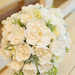 白のソープフラワーブーケ